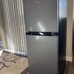 Midea Silver Top Freezer Refrigerator