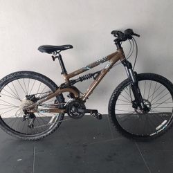 BICYCLE GIANT 27 SPEED EXCELLENT CONDITIONS 