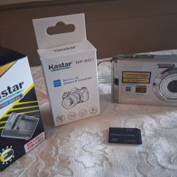 Sony Cyber-shot DSC-W80 7.2MP 3x Optical Zoom Digital Camera-w/Chgr-2 Bat-1 SD