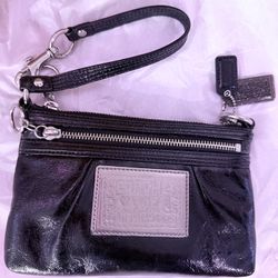 💖🎄 Coach Poppy Black Patent Leather Wristlet 💖🎄