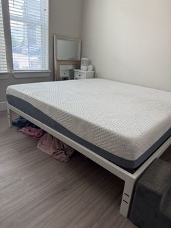 King Bedframe - White *FREE