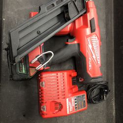 96091 Milwaukee Electric Cordless Nailer W/Battery & Charger 547892