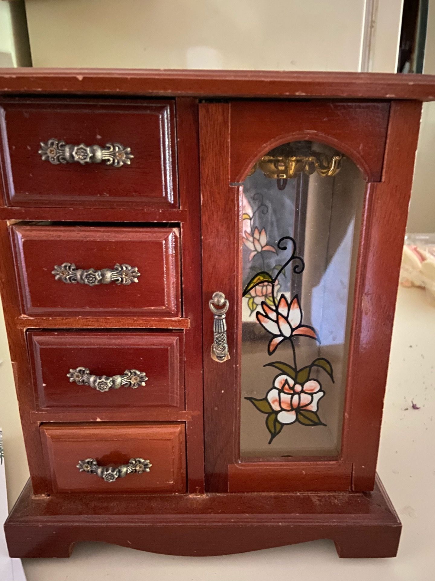 Jewelry box
