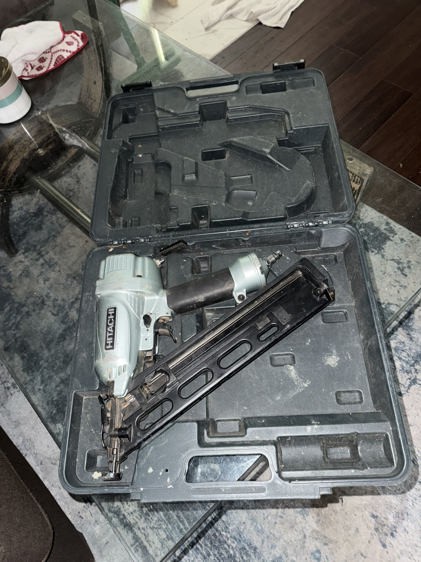 Hitachi 2-1/2 “ Pneumatic Finish Nailer