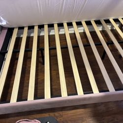 FREE FULL SIZE BED FRAME 