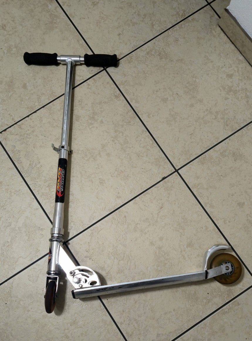 "Razor" Cutting Edge Kick Scooter