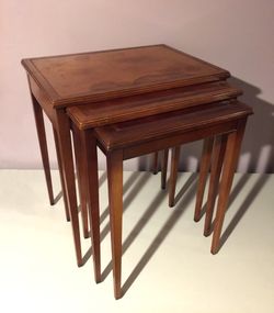 ANTIQUE Set of 3 HENREDON LEATHER TOP MAHOGANY NESTING SIDE TABLES