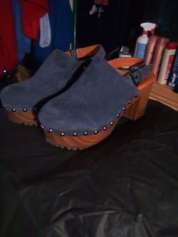 Blue suede clogs with a buckle size 7 them but I never