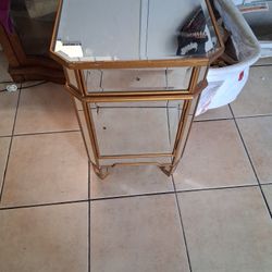 Coast to Coast One-Drawer One-Door Mirrored Cabinet
