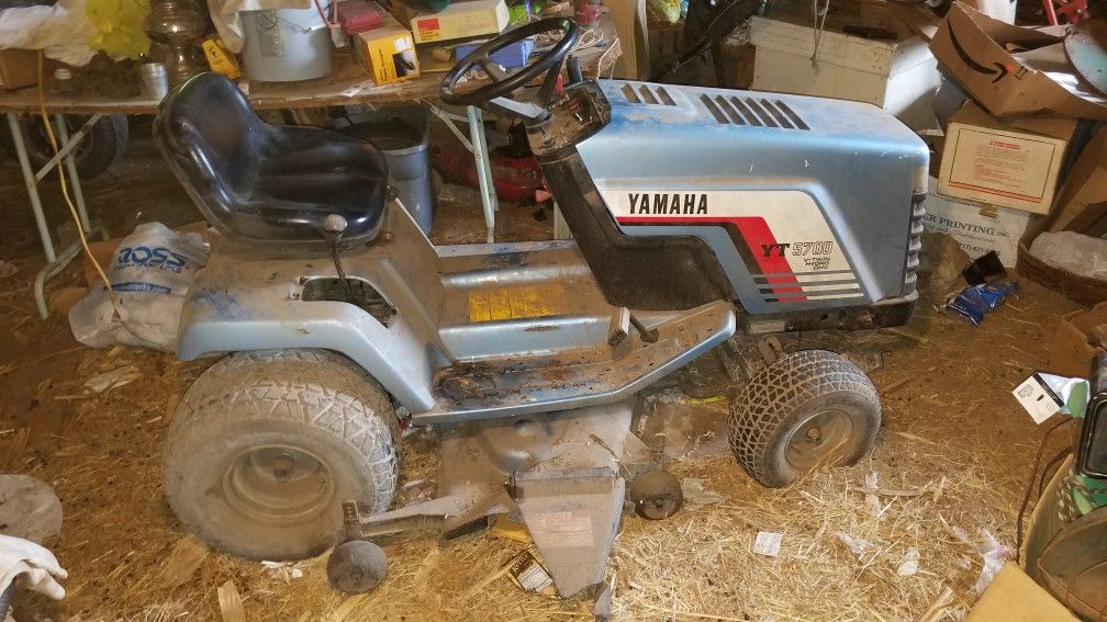 Vintage YAMAHA RIDING MOWER / garden tractor yard