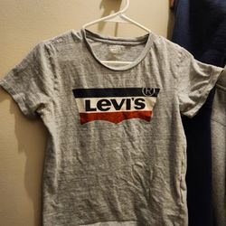 Kids Gray Levi's Tshirt  Size Small  Good Condition Pre Owned