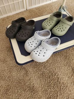 Crocs Shoes Size 8 3