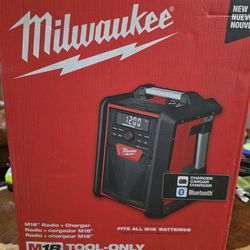 Milwaukee Radio M18