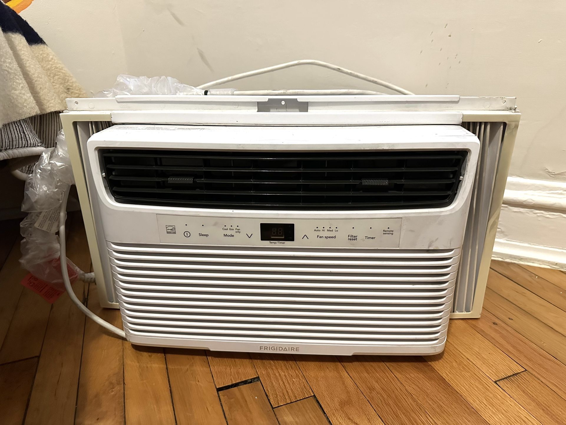Frigidaire Window AC Unit 6000btu