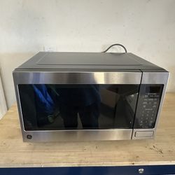 GE 1.6 Cu. Ft Countertop Microwave Stainless Steel and Black GCST16S1WSS 