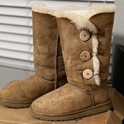UGG Woman Size 6
