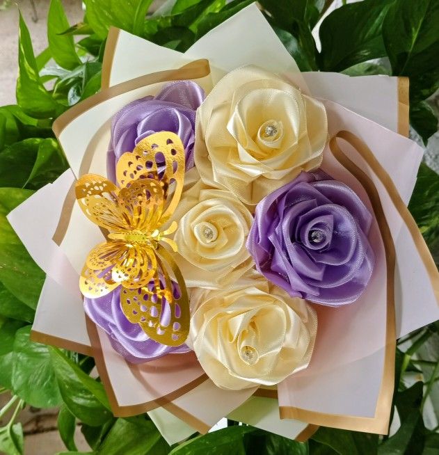6 Count Ribbon Repunzel Themed Bouquet 
