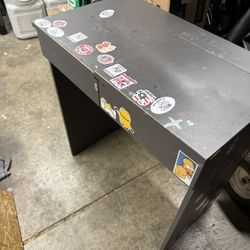 Small Desk—-FREE