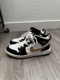 BIG KIDS' AIR JORDAN RETRO 1 MID SE CASUAL SHOES SIZE 2.5Y