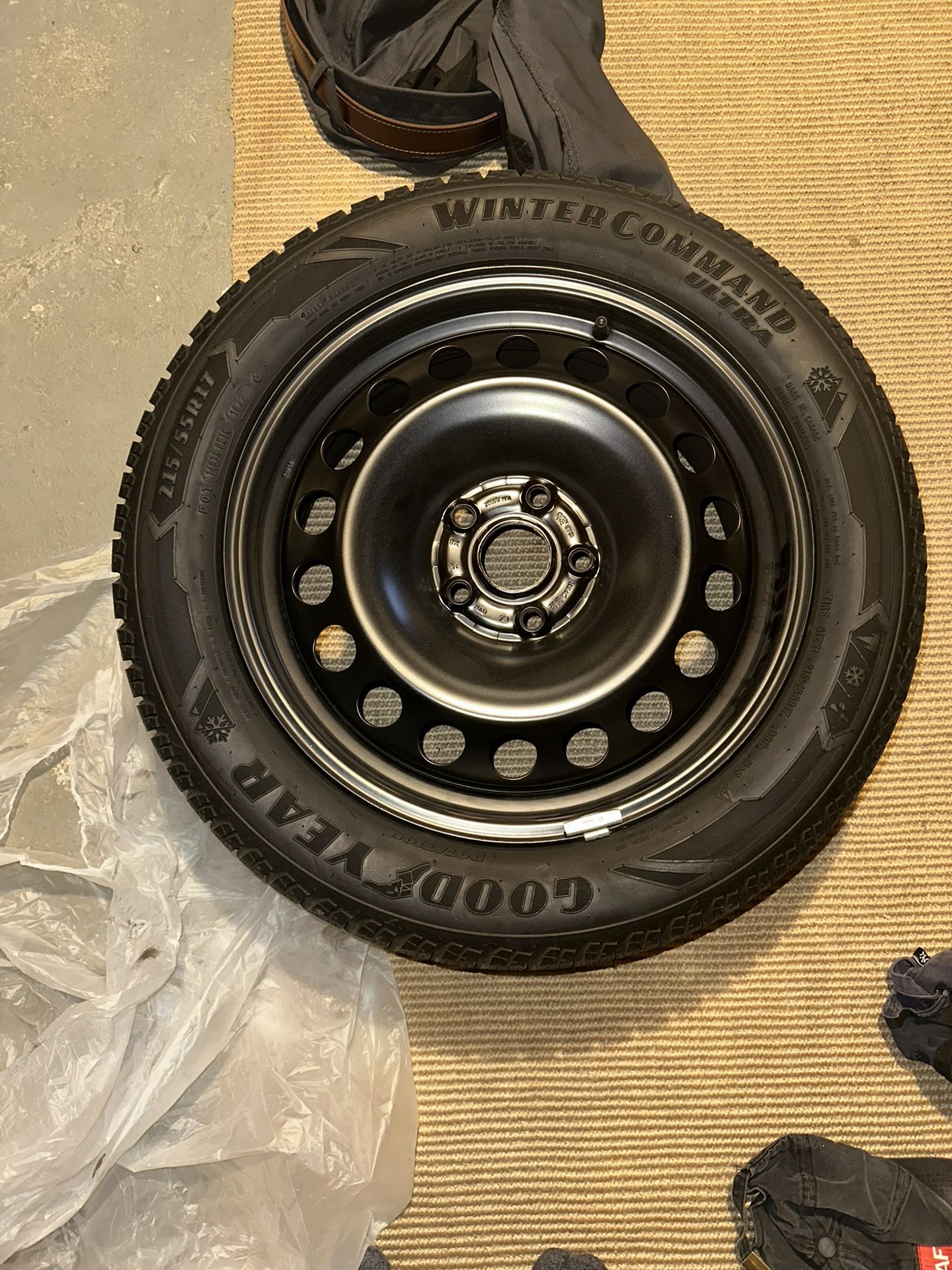 WINTER TIRES SET (4)with RIM (17 in )AND TIRES (winter command ultra 215/55/R17)