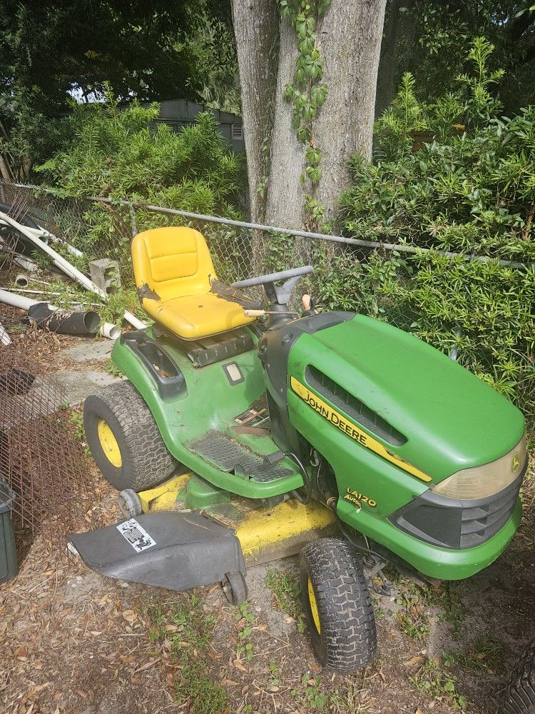 John Drere Lawn Tractor
