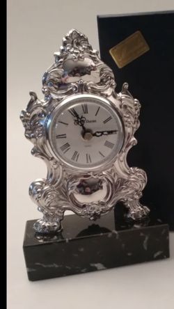 Pedro Duran. Sterling silver and black marble. Louis XV style desk clock