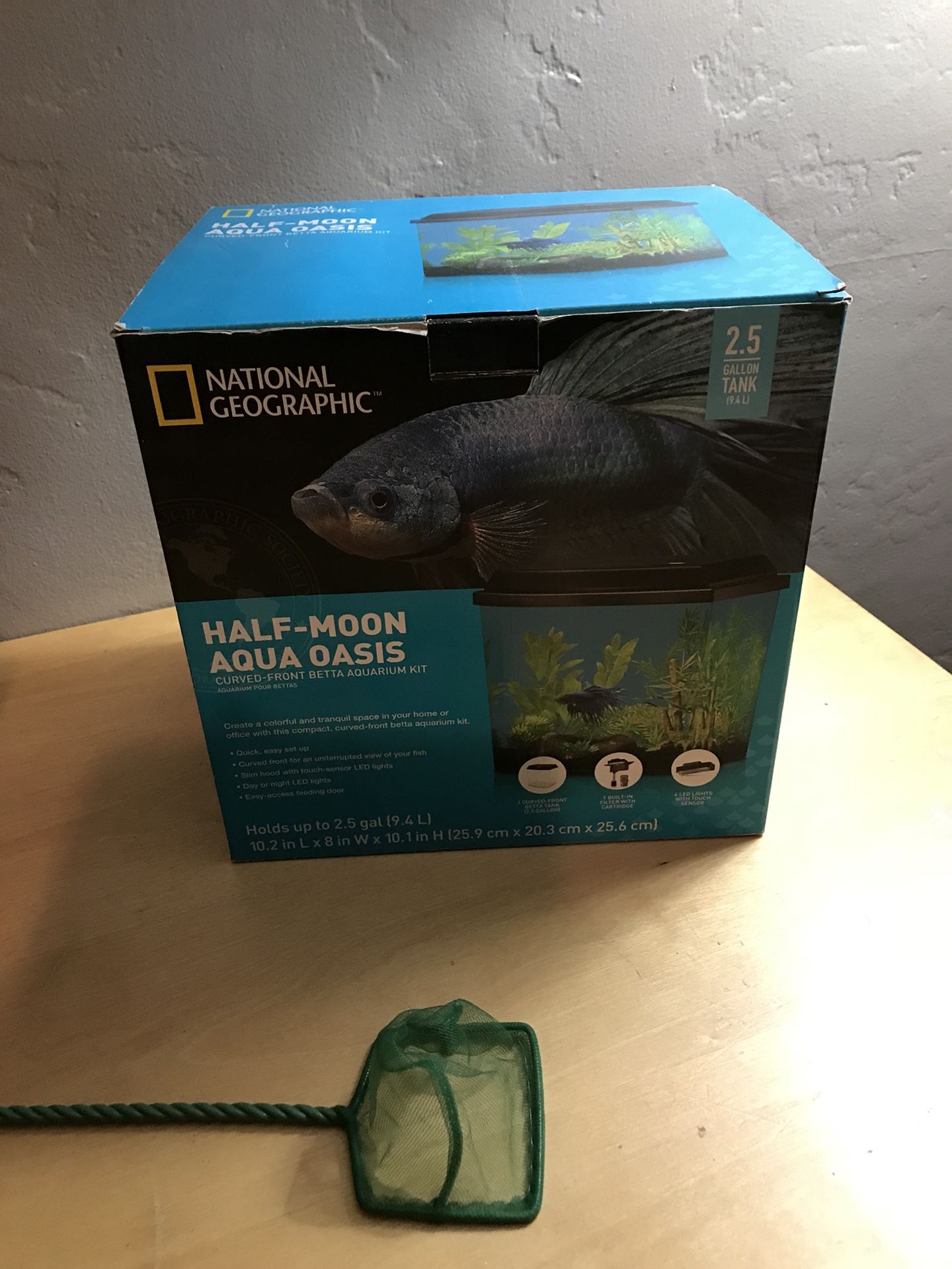 National Geographic 2.5 Gallon Half Moon Aqua Oasis Tank
