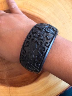 Vintage Carved Black Floral Bangle Bracelet