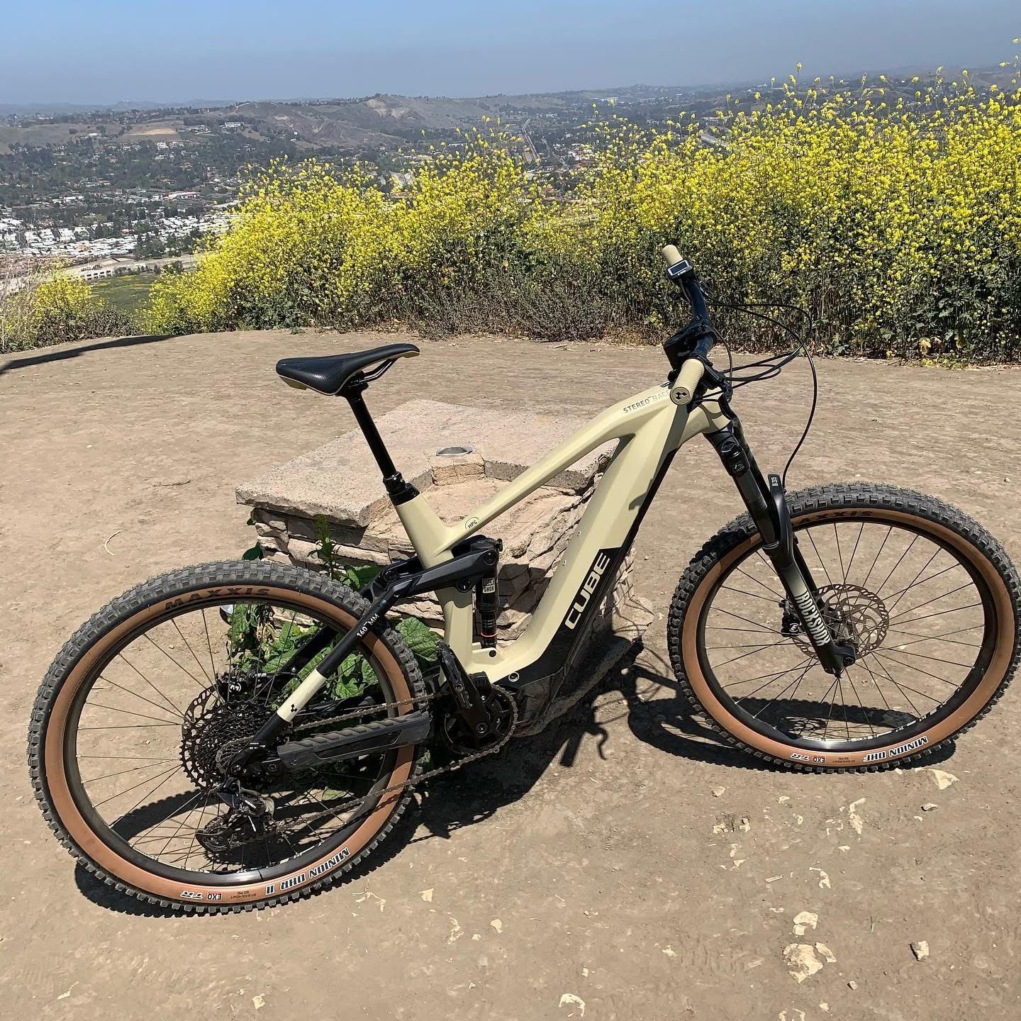 Cube Stereo Hybrid 160 HPC 625 Racer Desert and Black 35”