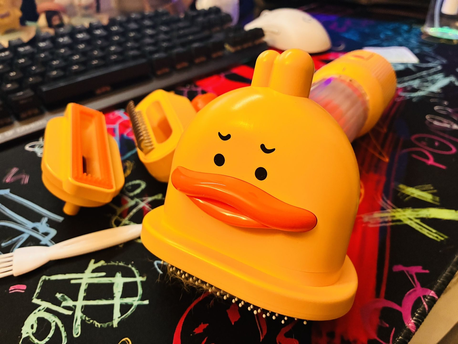 4-in-1 Vacuum Pet Brush – Used Once, Like New