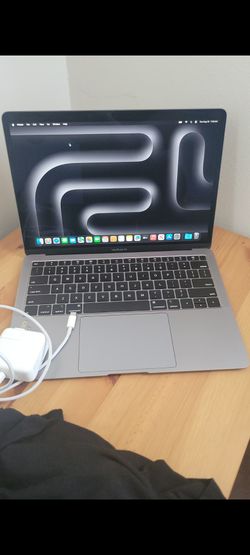Apple MacBook Air 13-inch 2019 - Intel Core i5, 8GB RAM, 121GB SSD with charger