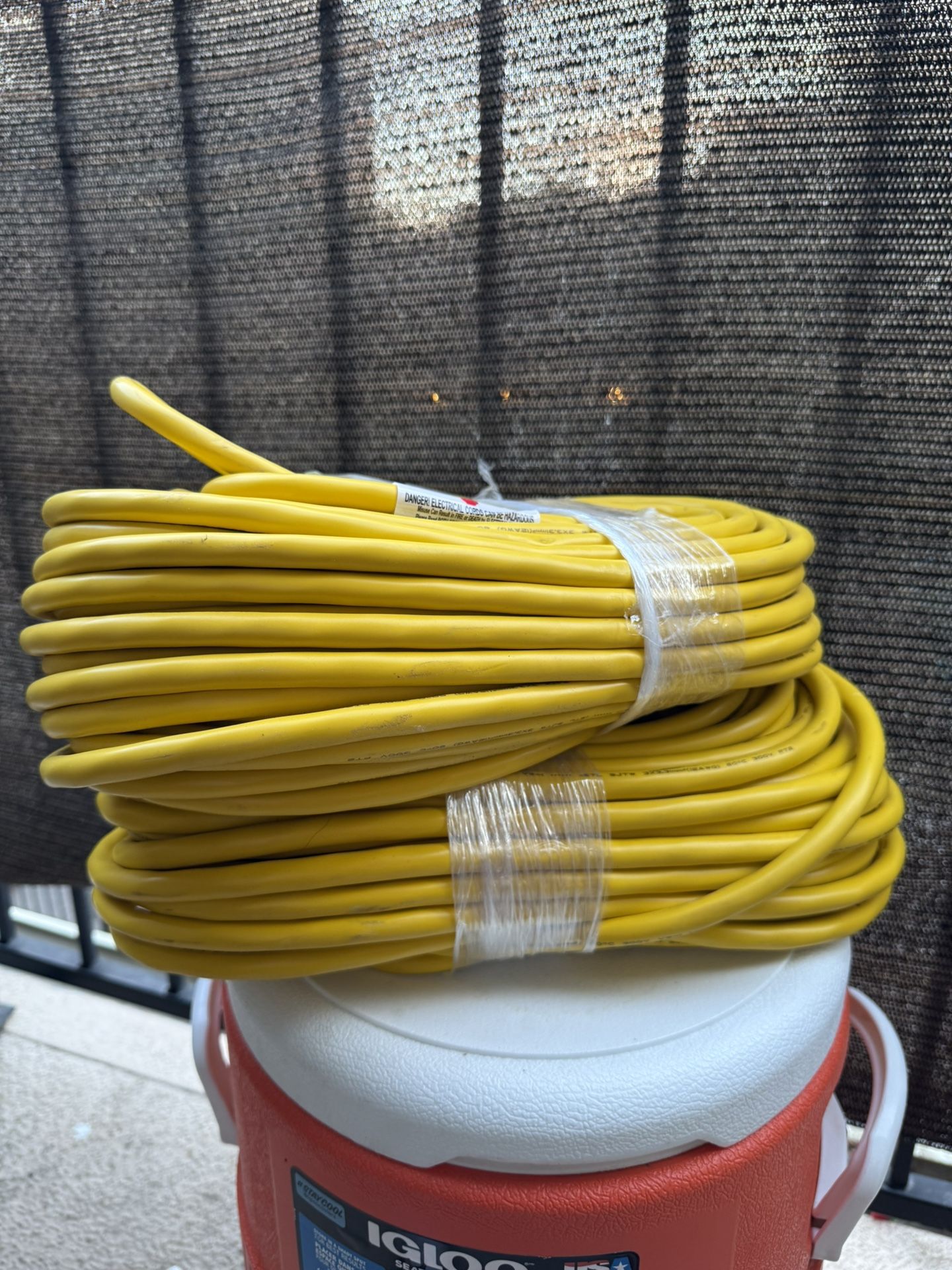 Utilitech Outdoor 100-ft 12 / 3 3 Prong Yellow Outdoor SJTW Heavy Duty Lighted Extension Cord