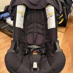 Gently Used Doona Infant Car Seat & Stroller With Brand New Latchbase 
