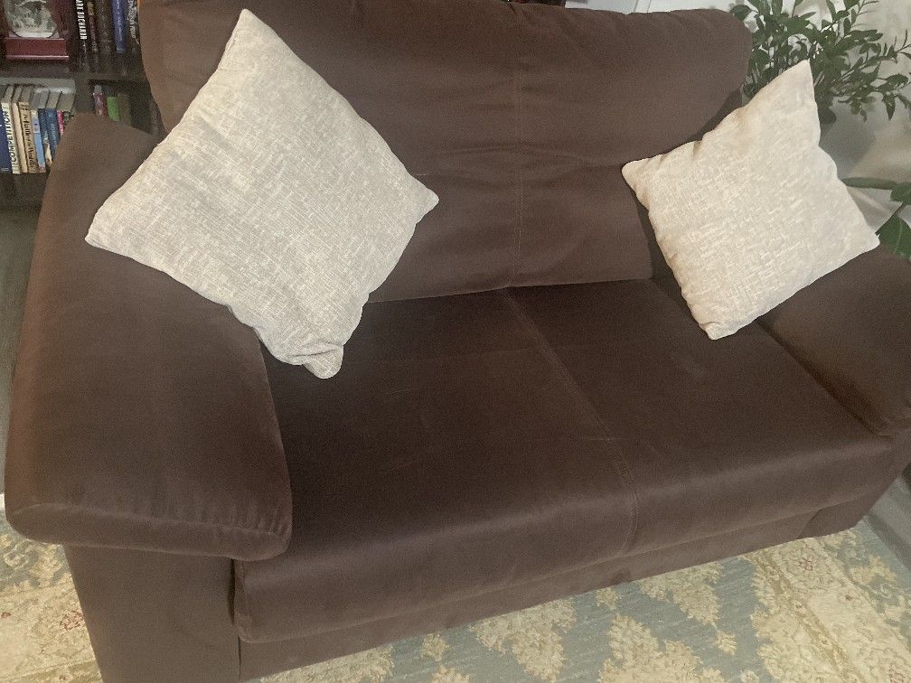 brown fabric loveseat 61x34x34