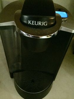 KEURIG COFFEE MAKER (excellent condition) FIRM PRICE