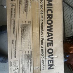 BRAND NEW (Unboxed) Samsung microwave