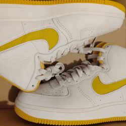 $130 W AF1 Sculpt Phantom Yellow 9.5