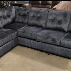 Accrington Granite 2 Pieces Sleeper Sectional With Chaise 