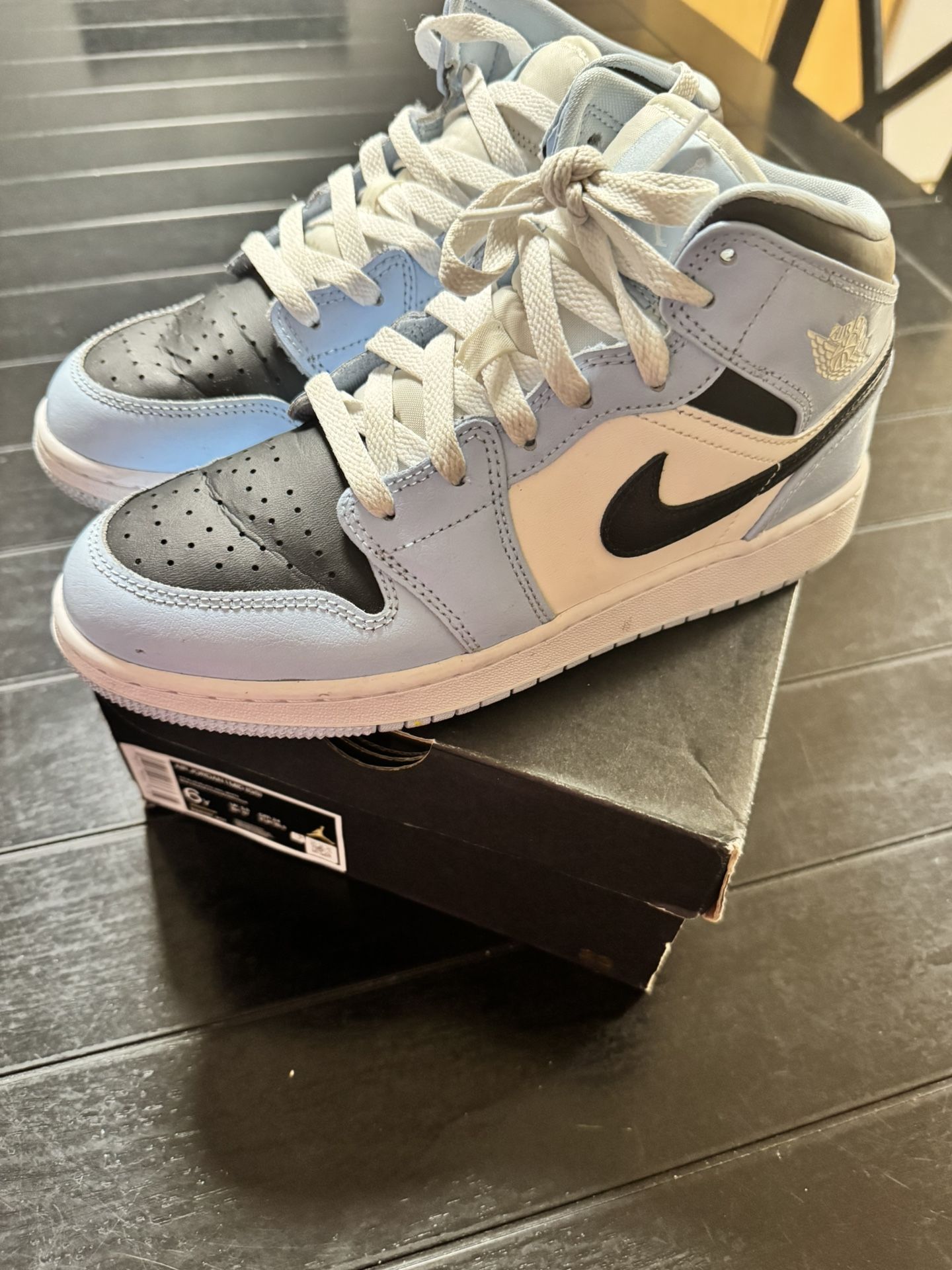 Jordan 1 Mid