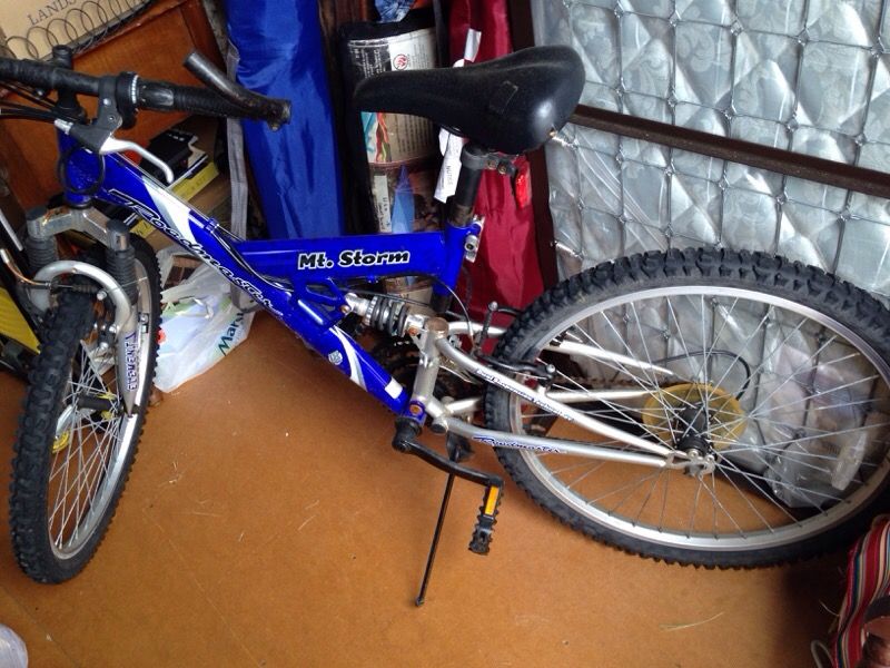 Roadmaster Mt Storm 24" bike 18 speed.