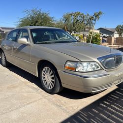 2004 Lincoln Town Car