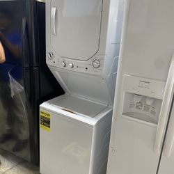 GE STACKABLE WASHER/ DRYER