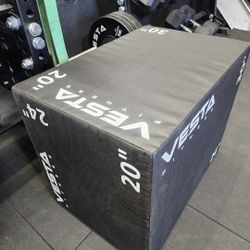 HEAVY DUTY JUMP BOX. SUPER SOLID AND FIRM. 3 IN 1. 30 IN 24 IN 20 IN ( BRAND NEW IN THE BOX  )