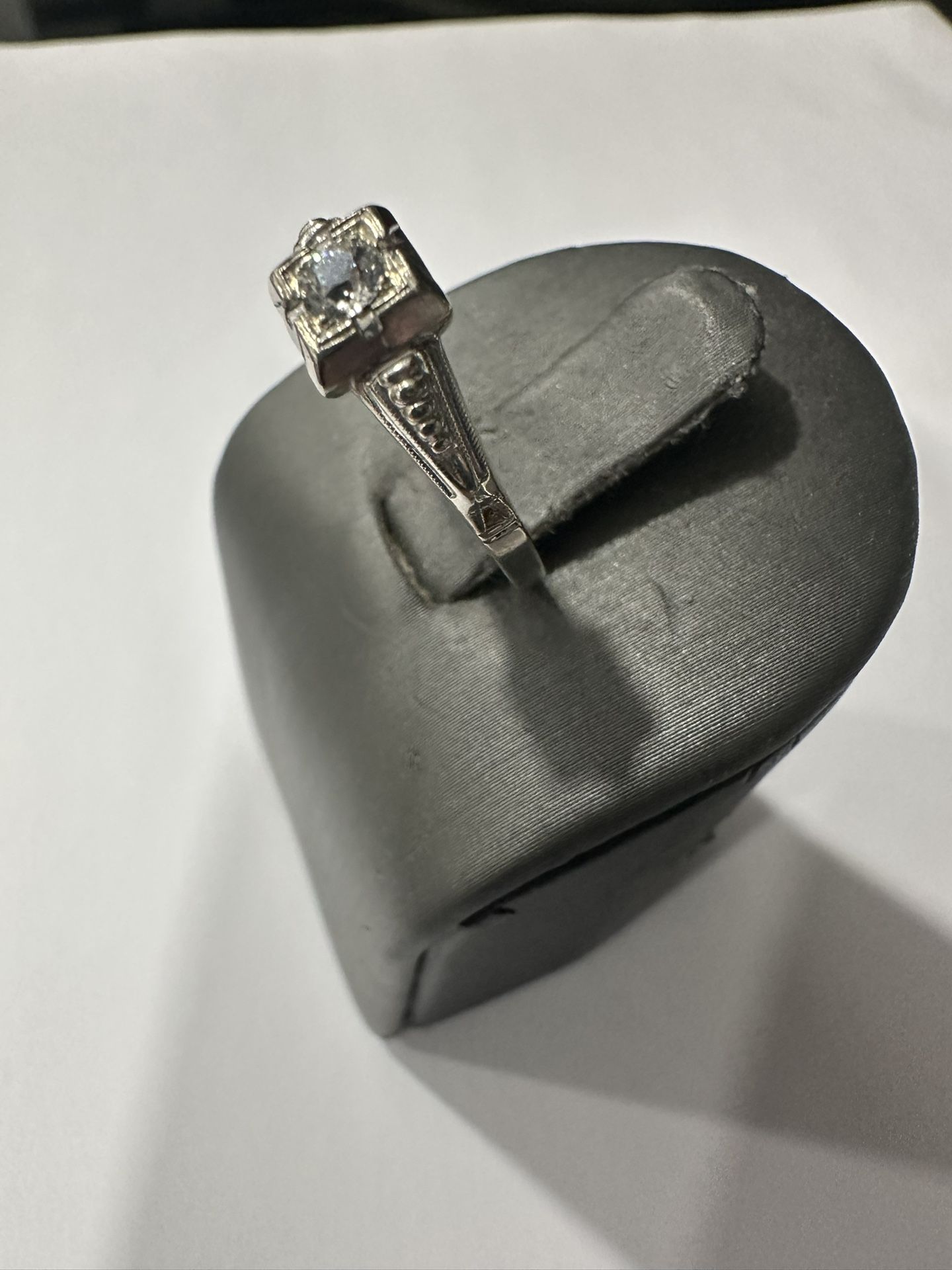 14k White Gold Ring With Diamond, Beautiful Ring 2.1 Grams
