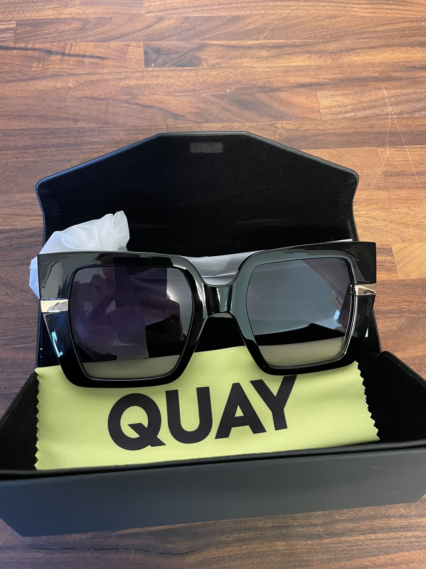 Brand New QUAY Sunglasses
