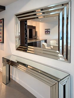 MESA DE ESPEJO Y ESPEJO DE PARED