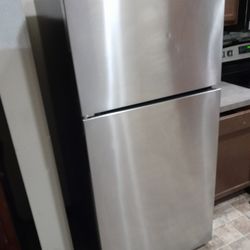 Stove, Refrigerator Microwave Hoodß