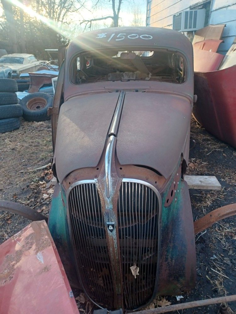 1937 PLYMOUTH DELUXE MOPAR W/MOTOR