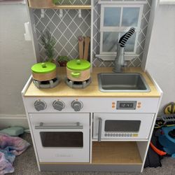 Play kitchen Excellent Condition