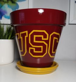 USC LARGE TERRACOTTA POT!!